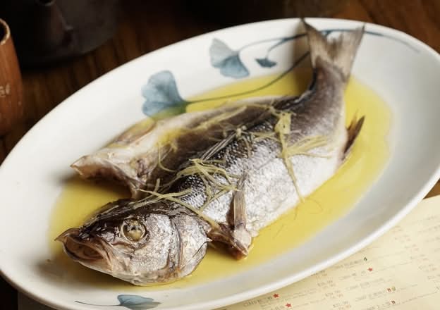 Steamed Sea Bass in Chicken Broth / 雞汁鱸魚